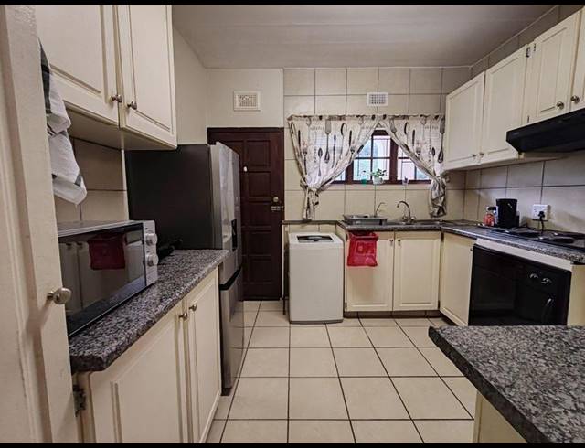 2 BEDROOM APARTMENT FOR SALE IN RENNIES BEACH